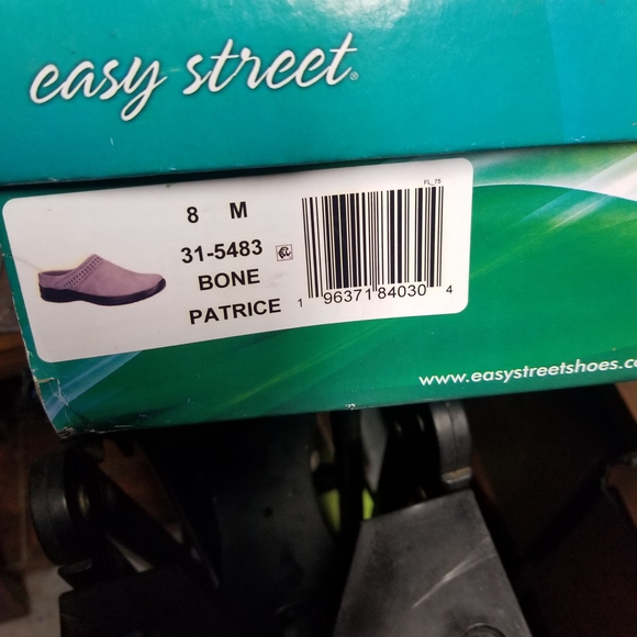 Women's Cream Slip-On Shoes - Picture 2 of 4